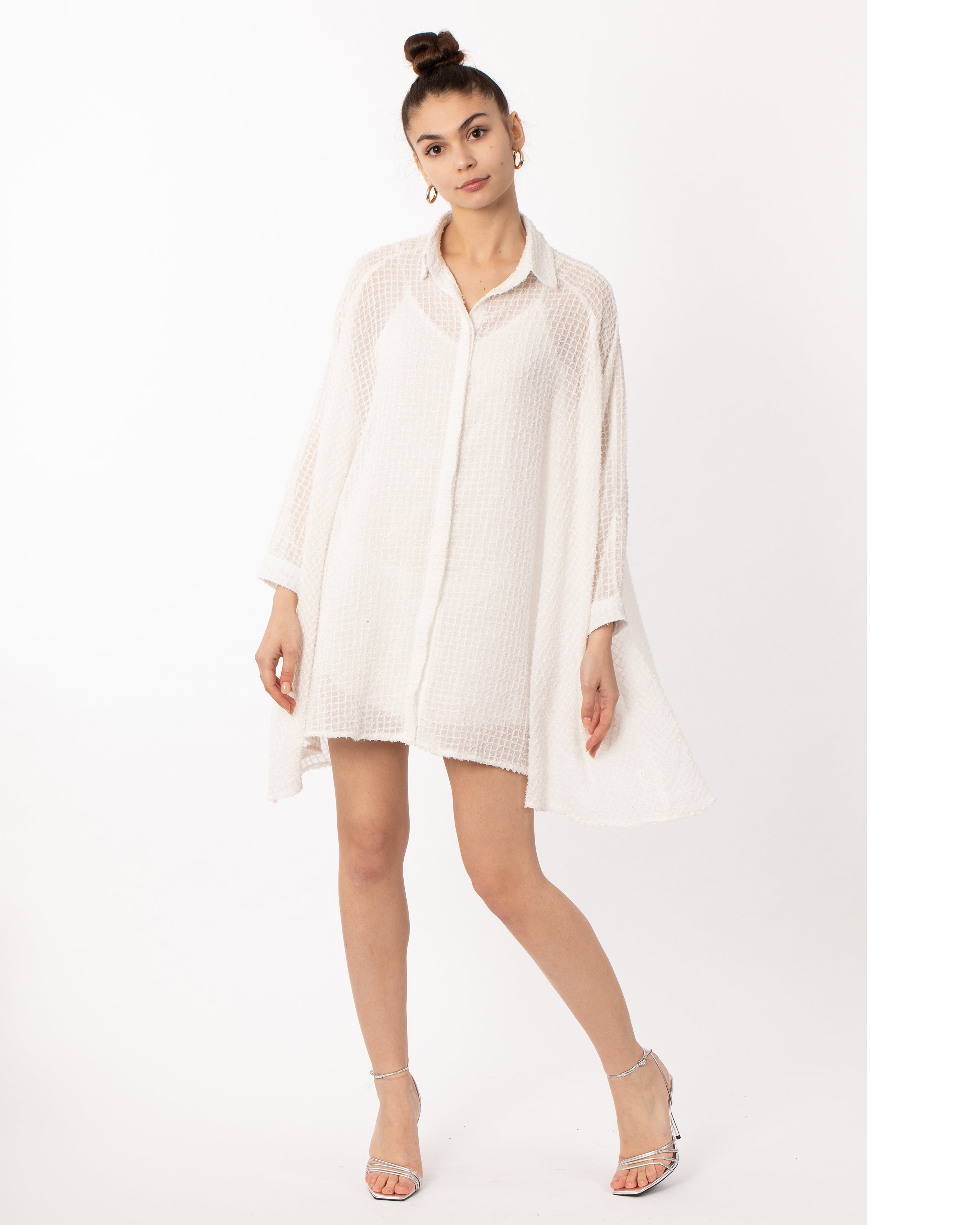 Olivia Row™ | Oversized shirt dress in white with shimmy hues fabric design