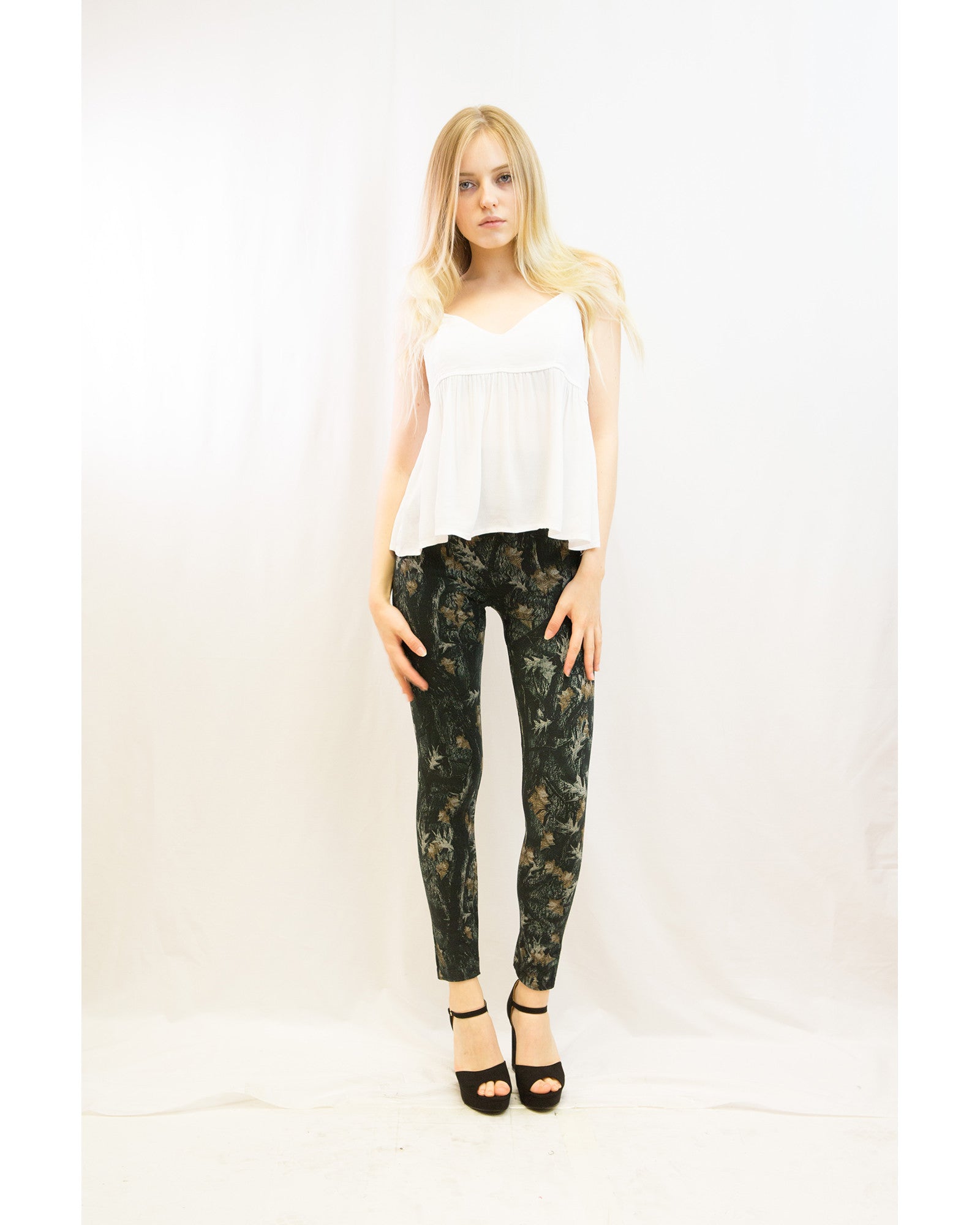 Olivia Row™ | Leaves print fleece leggings