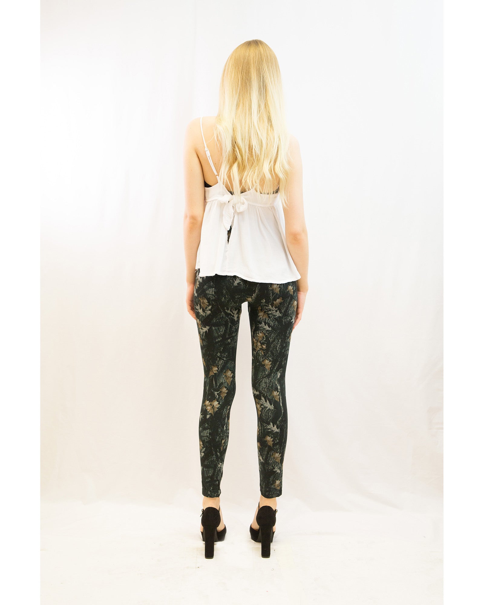 Olivia Row™ | Leaves print fleece leggings