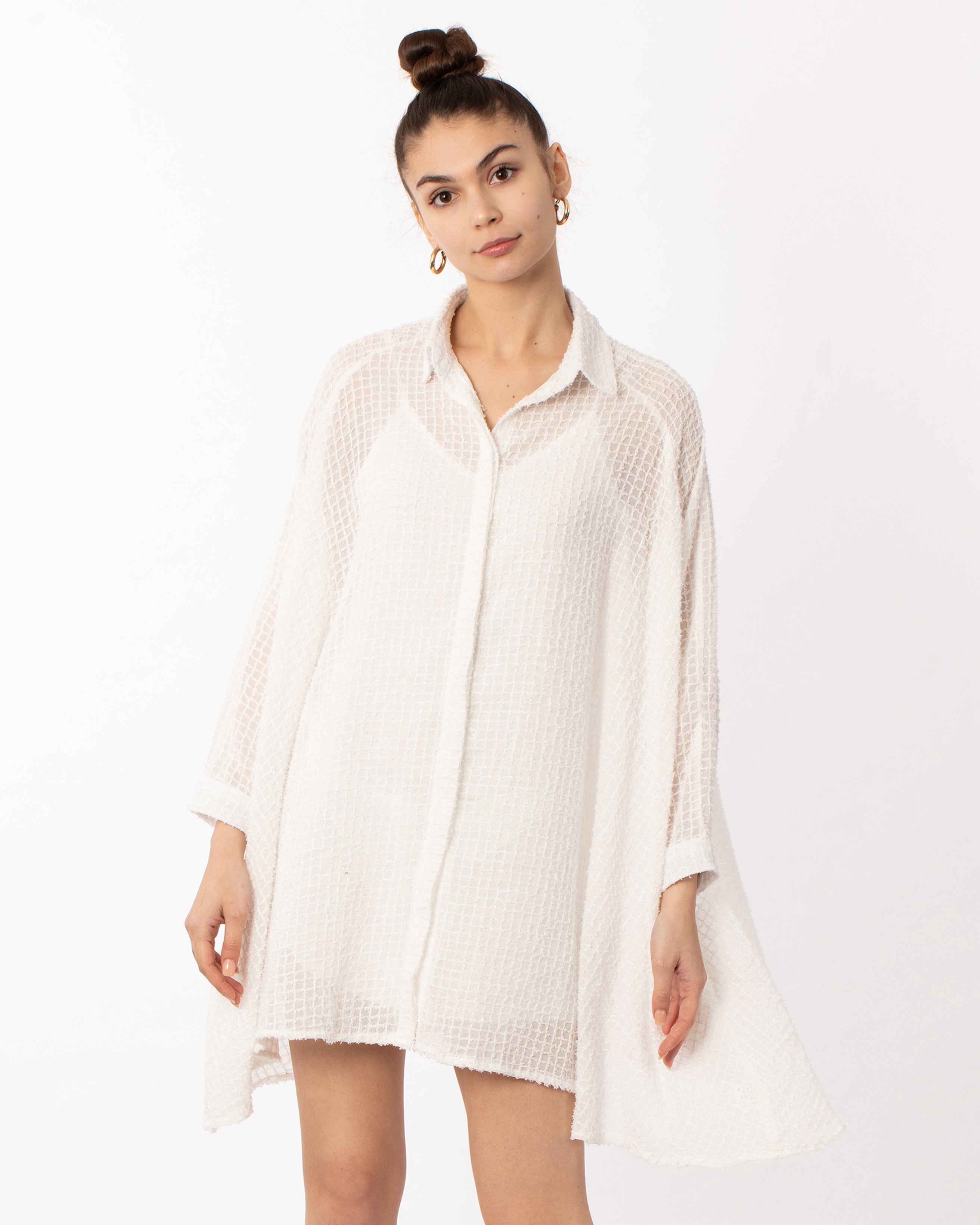 Olivia Row™ | Oversized shirt dress in white with shimmy hues fabric design